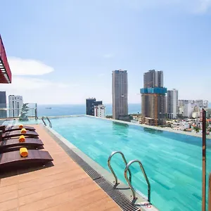 Cordial Grand - Infinity Rooftop Pool Дананг