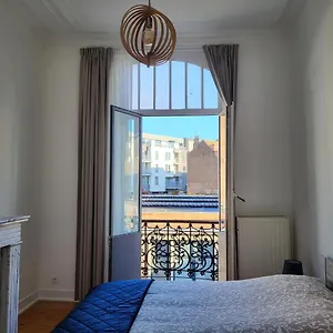 Casa de hóspedes Bed & Blockchain Private With Shared Bathroom Bruxelas
